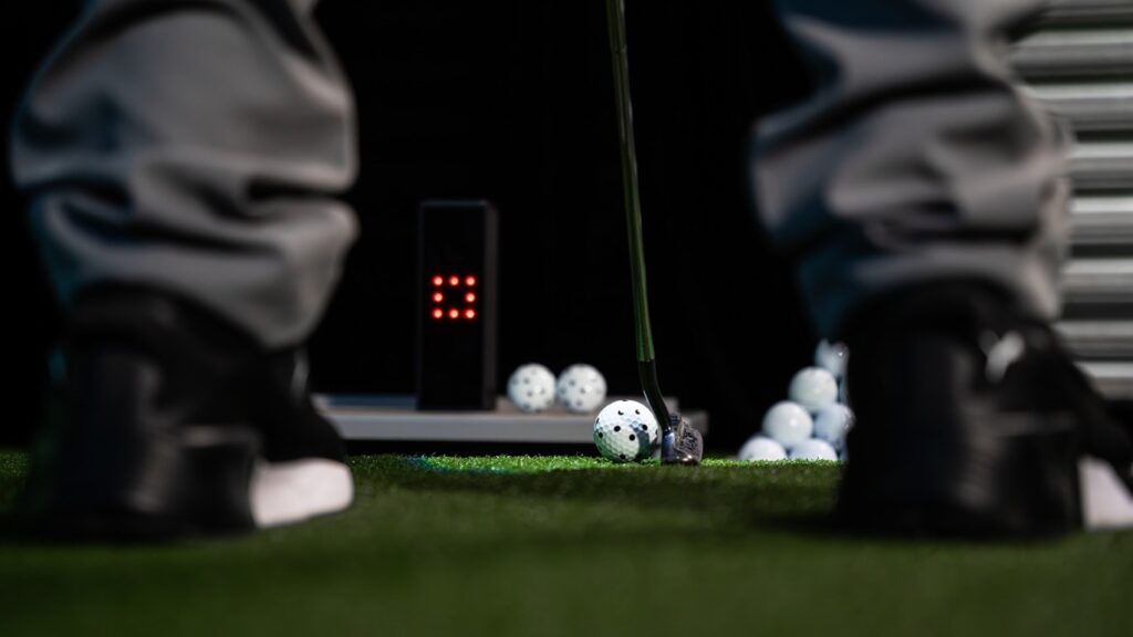 Square Golf utilises a high-speed 3D camera system to deliver detailed feedback on 18 different ball and club data points, including ball speed, spin rate, and launch angle.